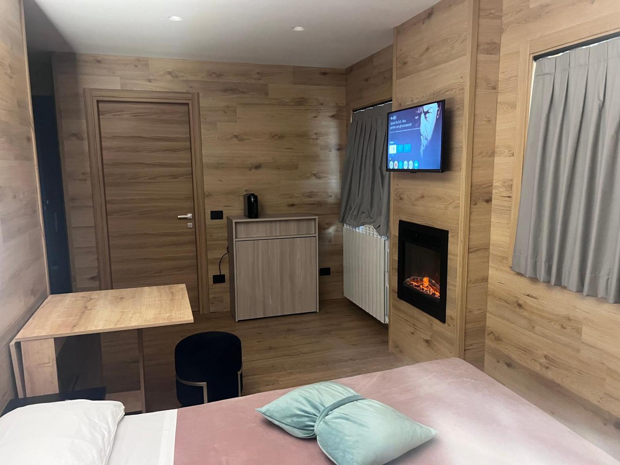 Anemone Bianco Suite Rooms Tonalepass Exterior foto